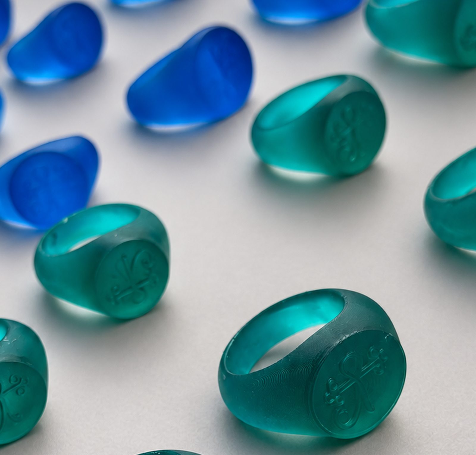 Anillos azules y verdes