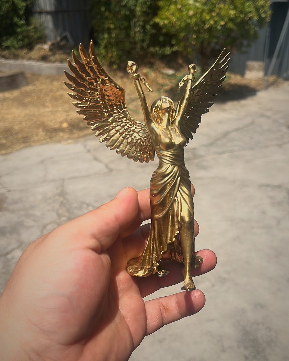 Figura en la mano, para ver su tamaño